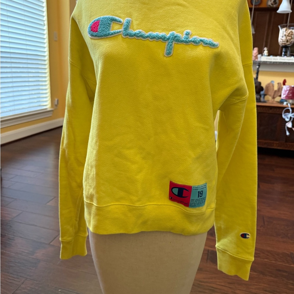 Vintage Champion Yellow Crewneck Sweatshirt - Women's Medium